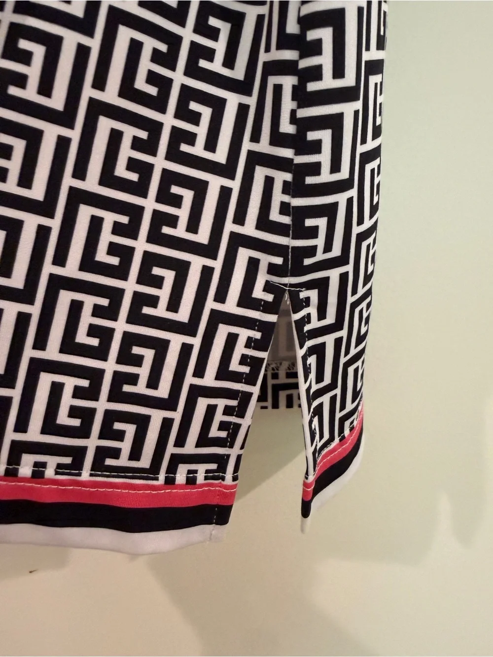 Golftini Black & White Geometric Print Women's Golf Skort with Pink Trim